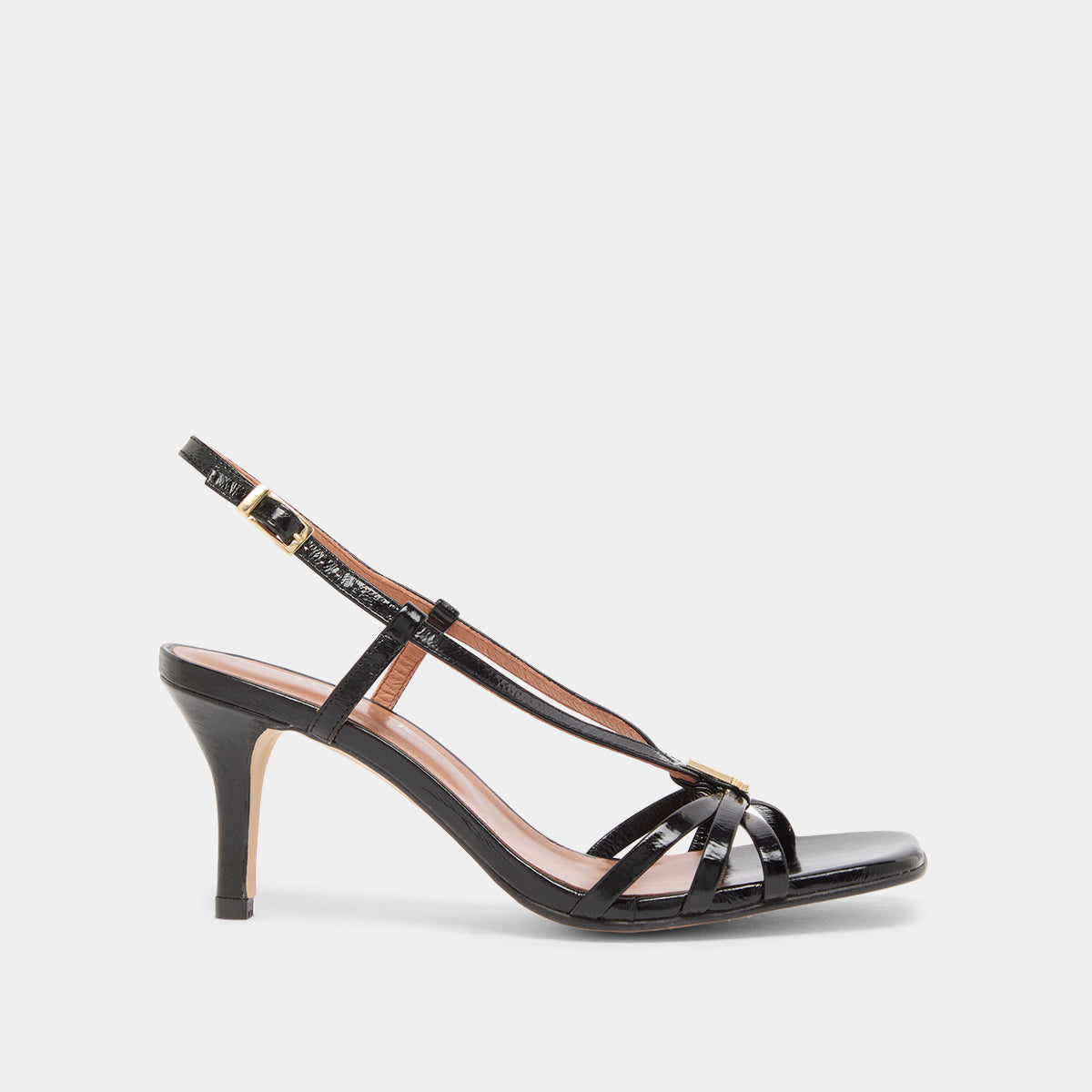 Sandales à talons et monogrammes