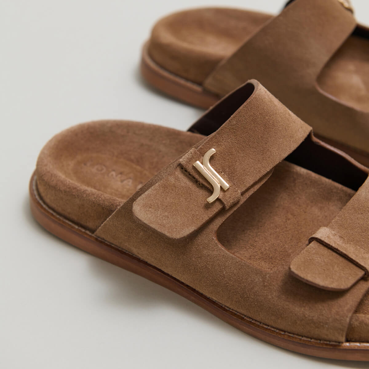 Sandales à monogrammes