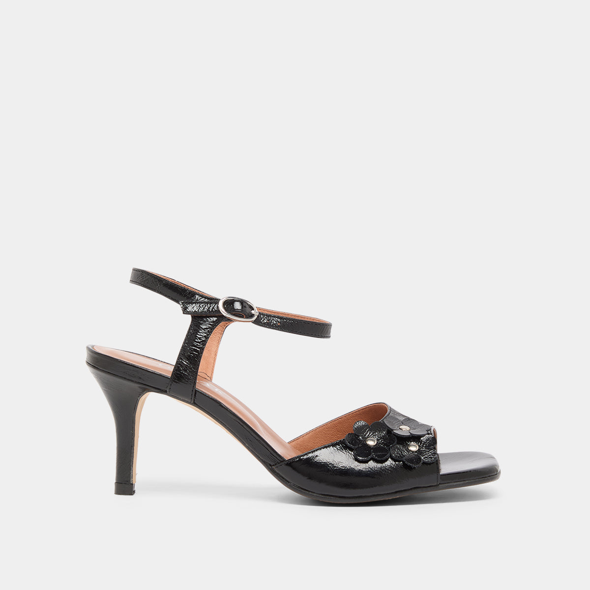 Sandales à talons et fleurs