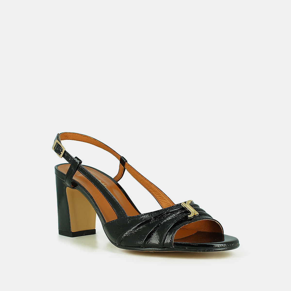 Sandales à talons et monogrammes