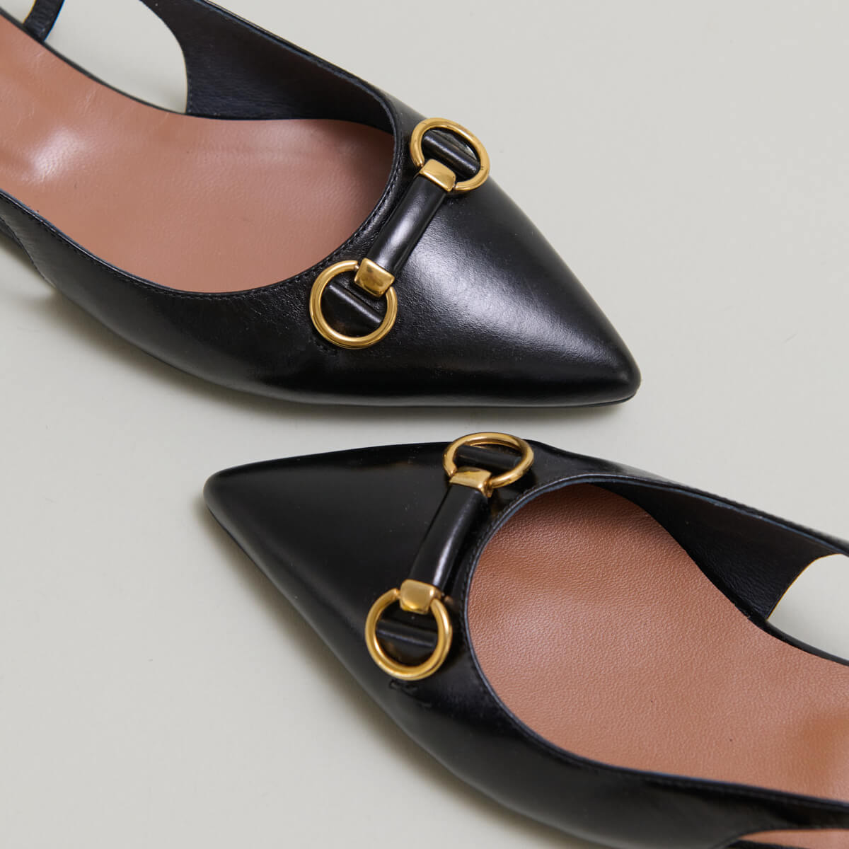 Ballerines slingbacks à bouts pointus et mors dorés