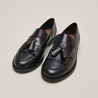 Mocassins à talons plats et pompons