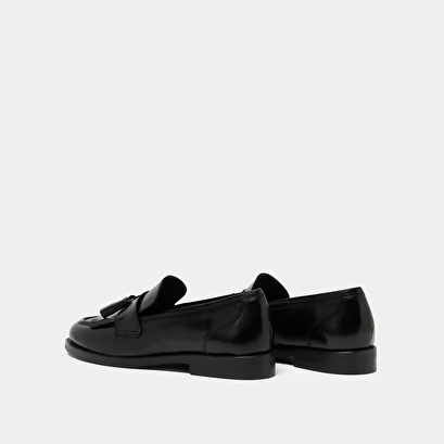 Mocassins à talons plats et pompons