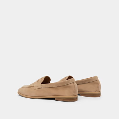 Mocassins à talons plats et bouts arrondis