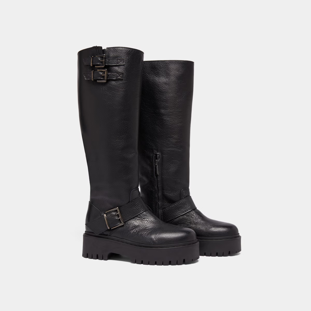 Bottes à sangles et semelles crantées
