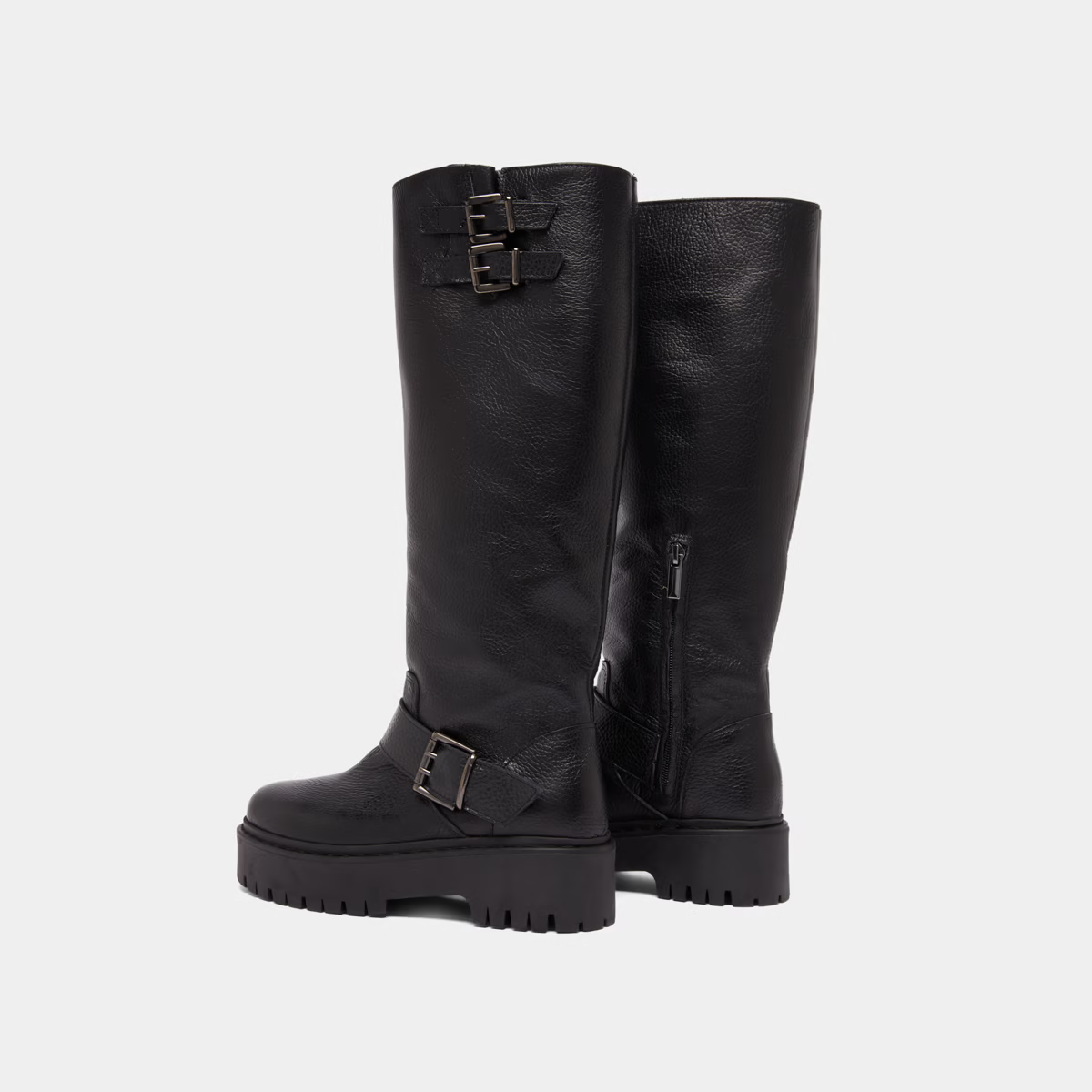Bottes à sangles et semelles crantées