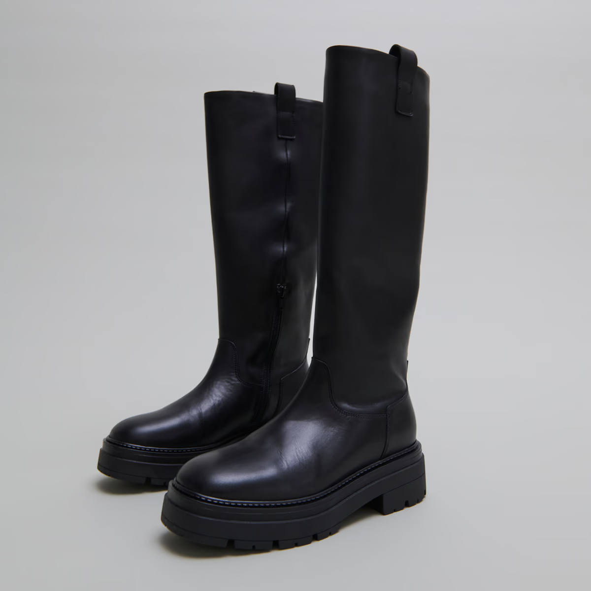 Bottes à semelles crantées et bouts carrés