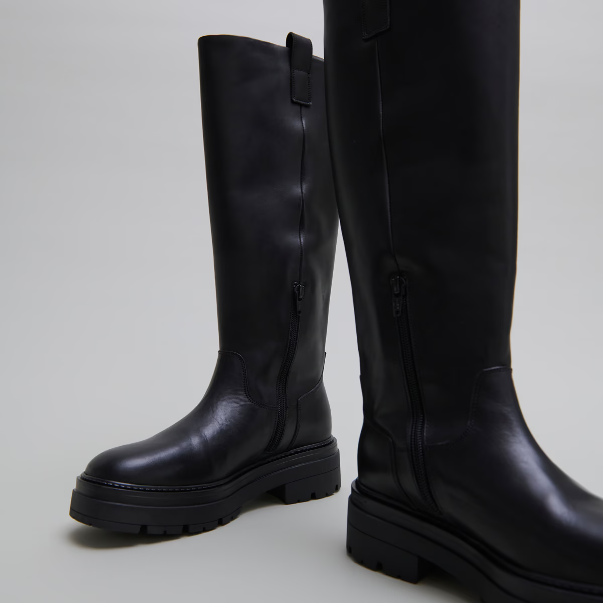 Bottes à semelles crantées et bouts carrés