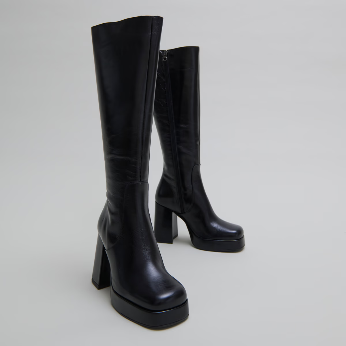 Bottes à talons et bouts carrés