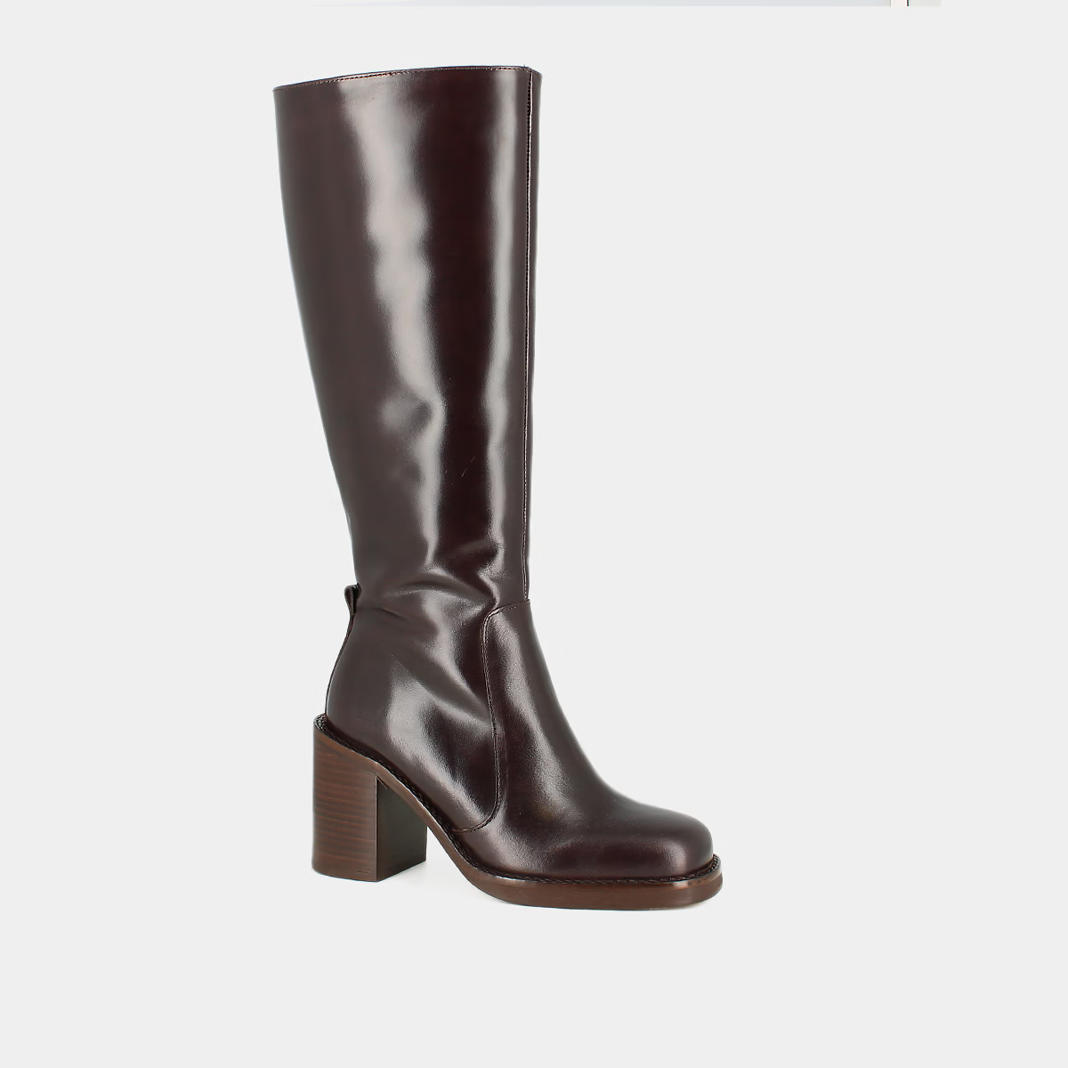 Bottes à talons débordants