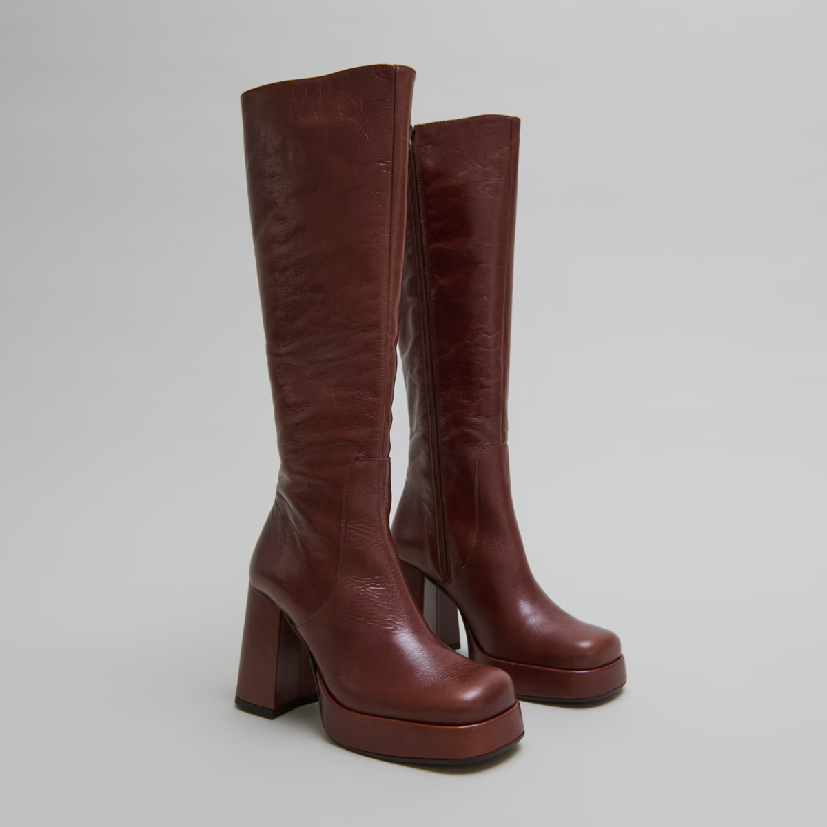 Bottes à talons et bouts carrés