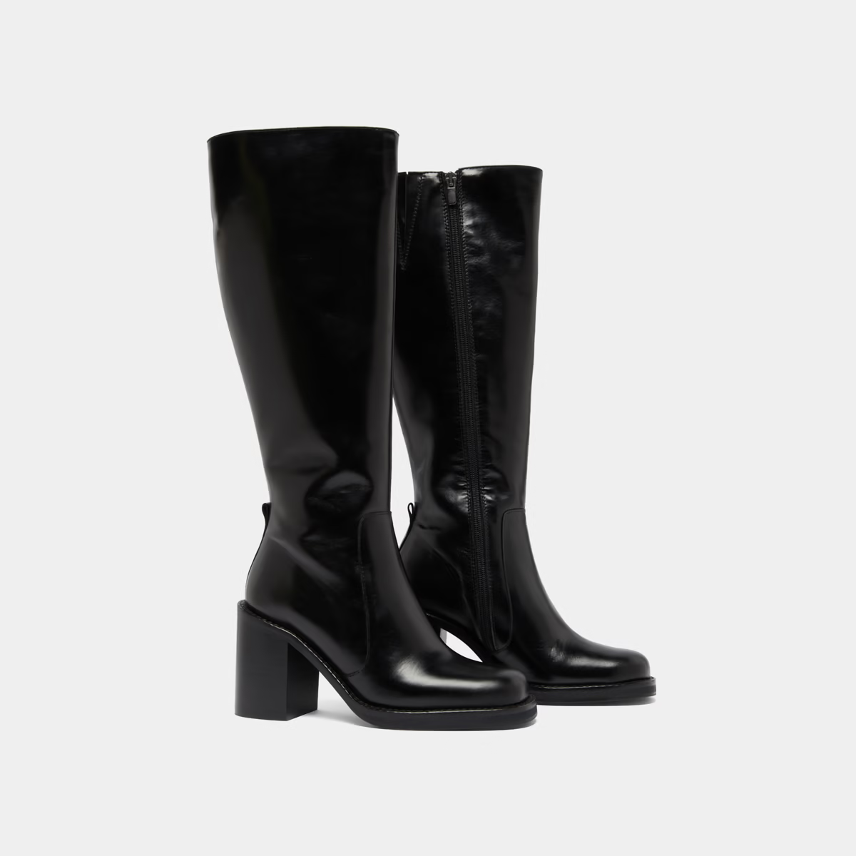 Bottes à talons débordants