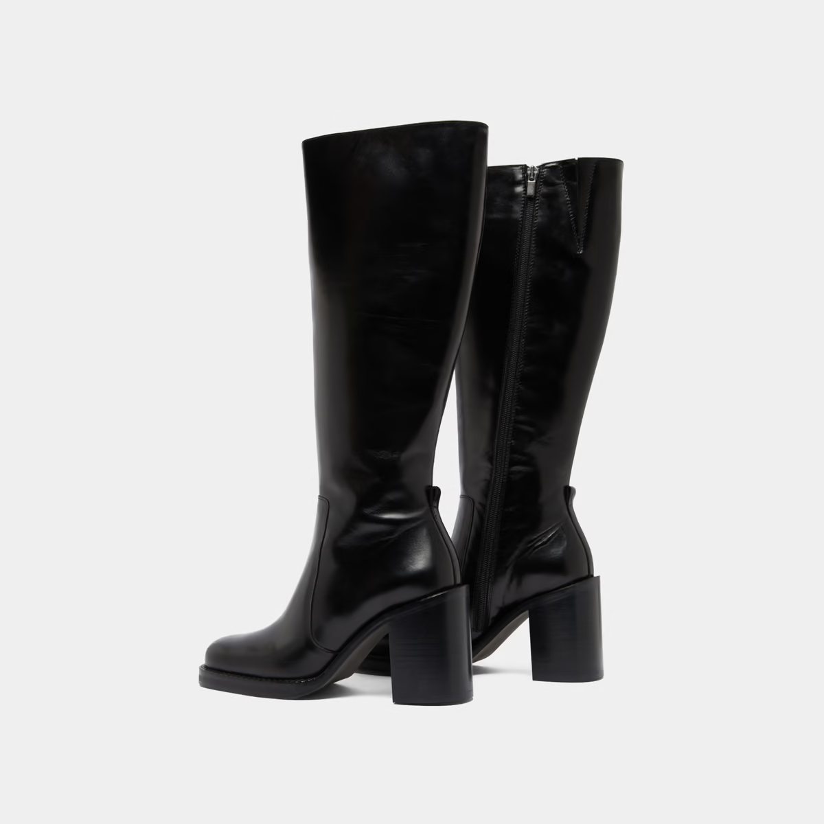 Bottes à talons débordants