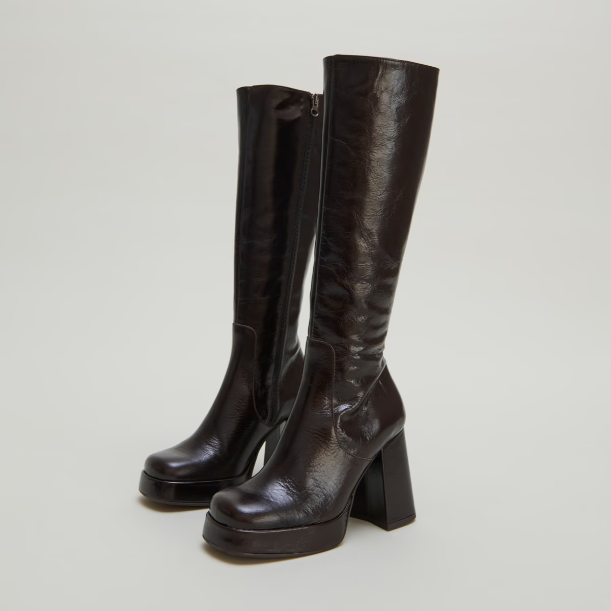 Bottes à talons et bouts carrés