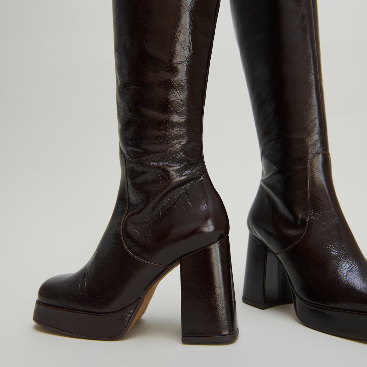 Bottes à talons et bouts carrés