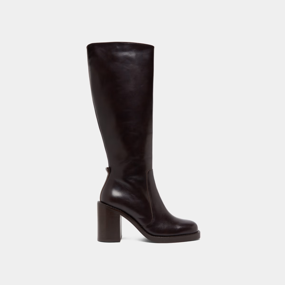 Bottes à talons débordants