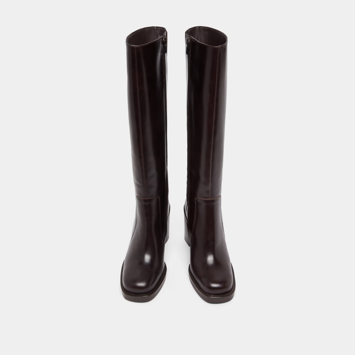 Bottes à talons débordants