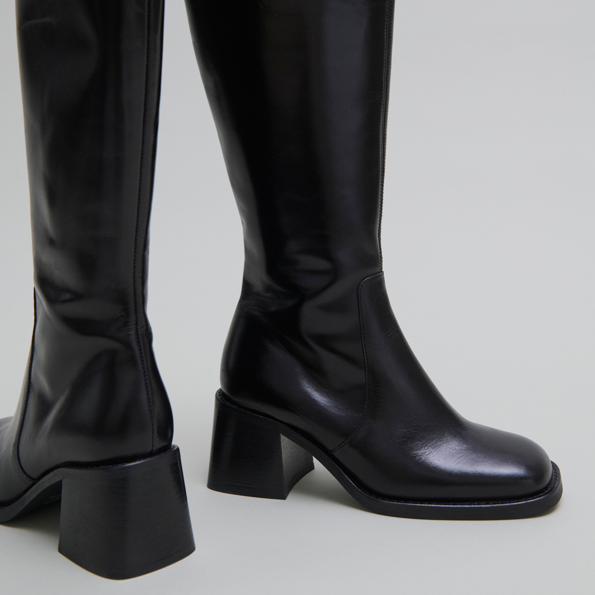Bottes à talons épais et bouts carrés