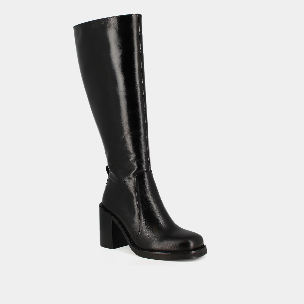 Bottes à talons débordants