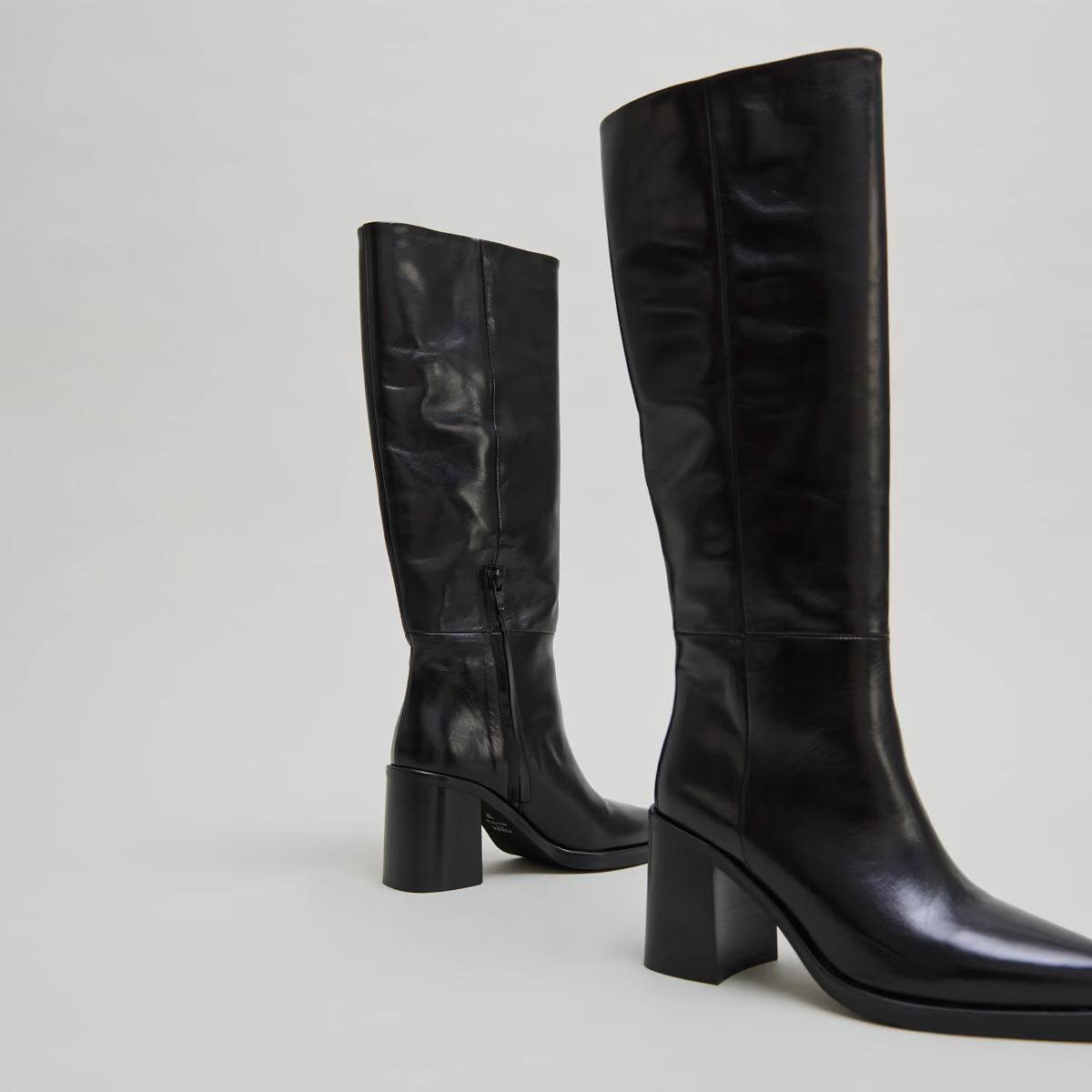 Bottes à talons lamellés