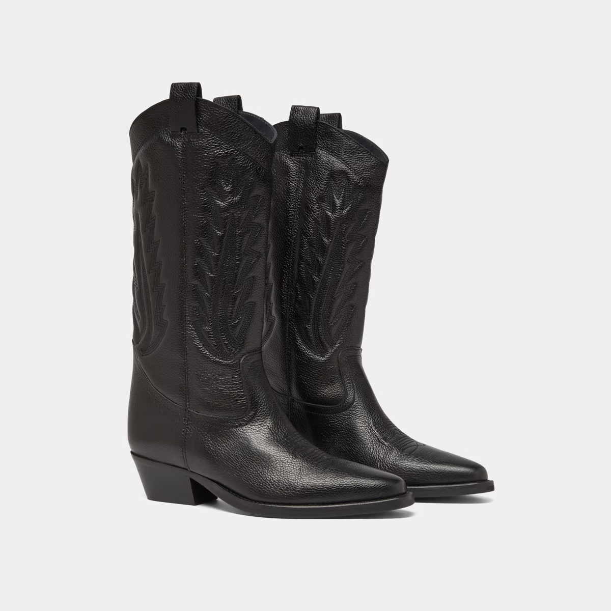 Bottes à bouts pointus et surpiqures apparentes