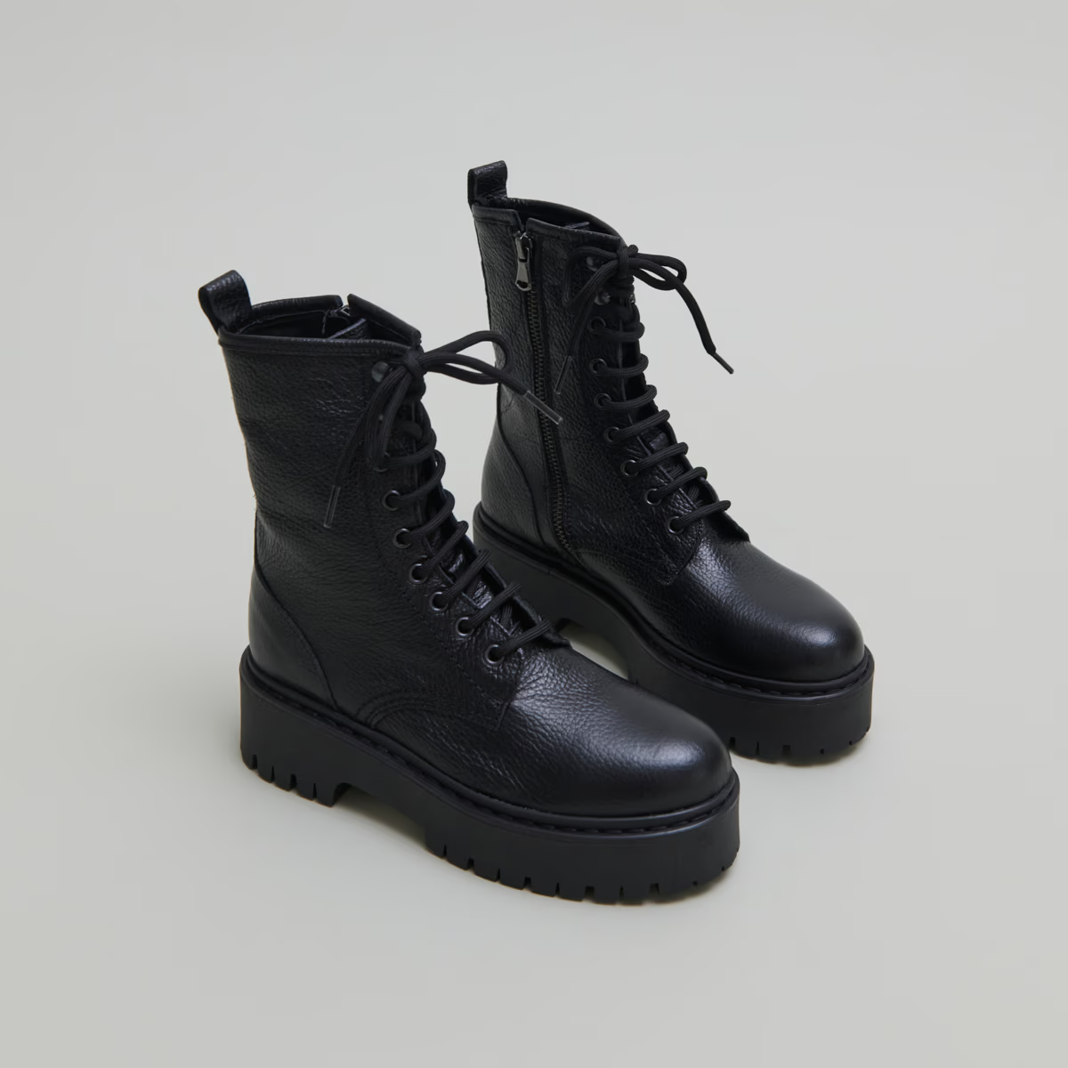 Boots à plateformes et lacets