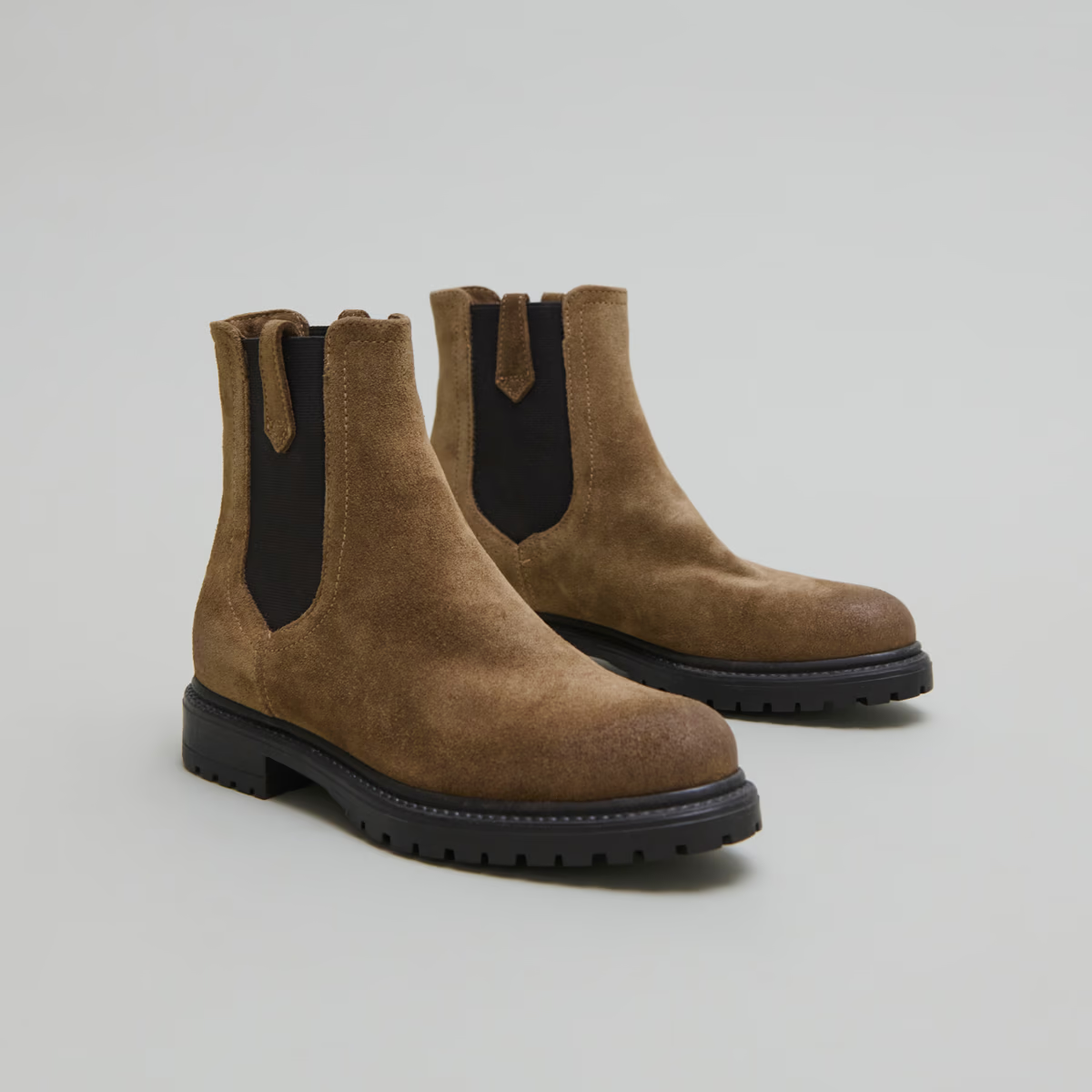 Bottines à semelles crantées et élastiques