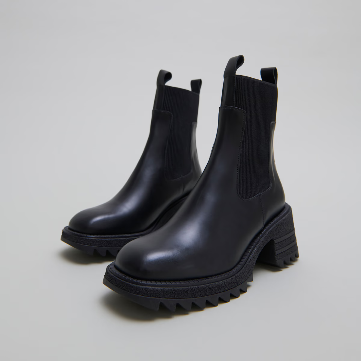 Boots à élastiques et semelles crantées