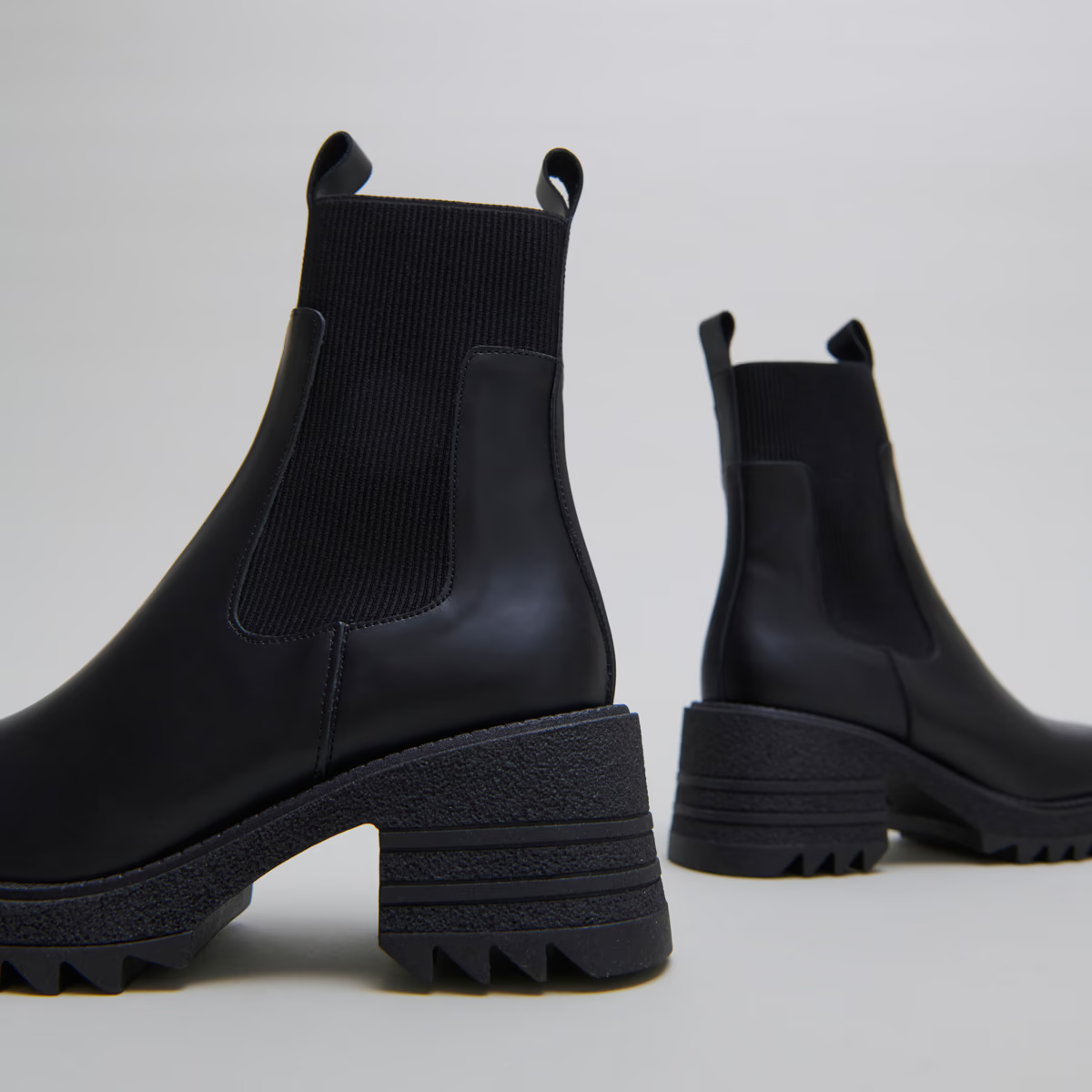 Boots à élastiques et semelles crantées