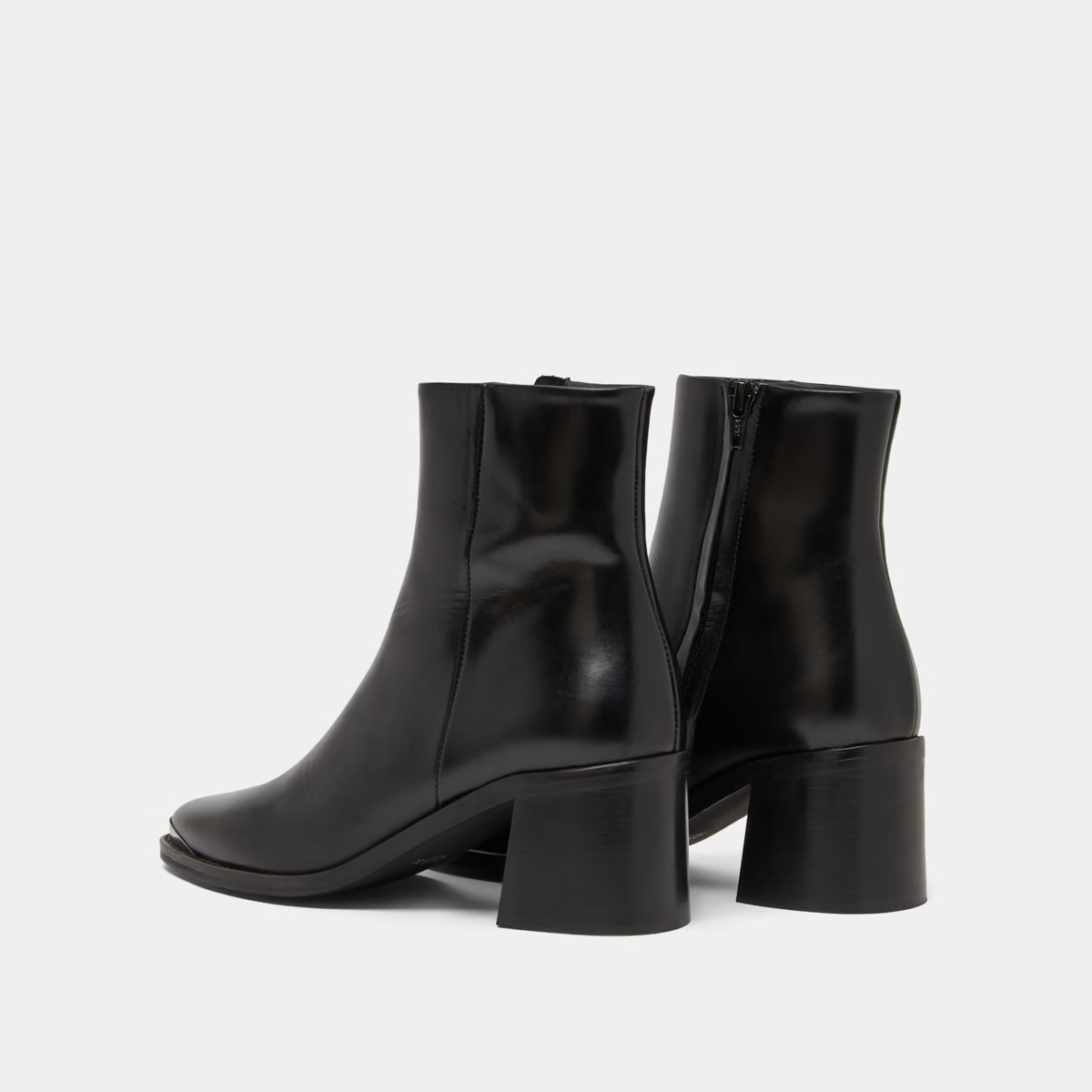 Bottines à talons et embouts argentés
