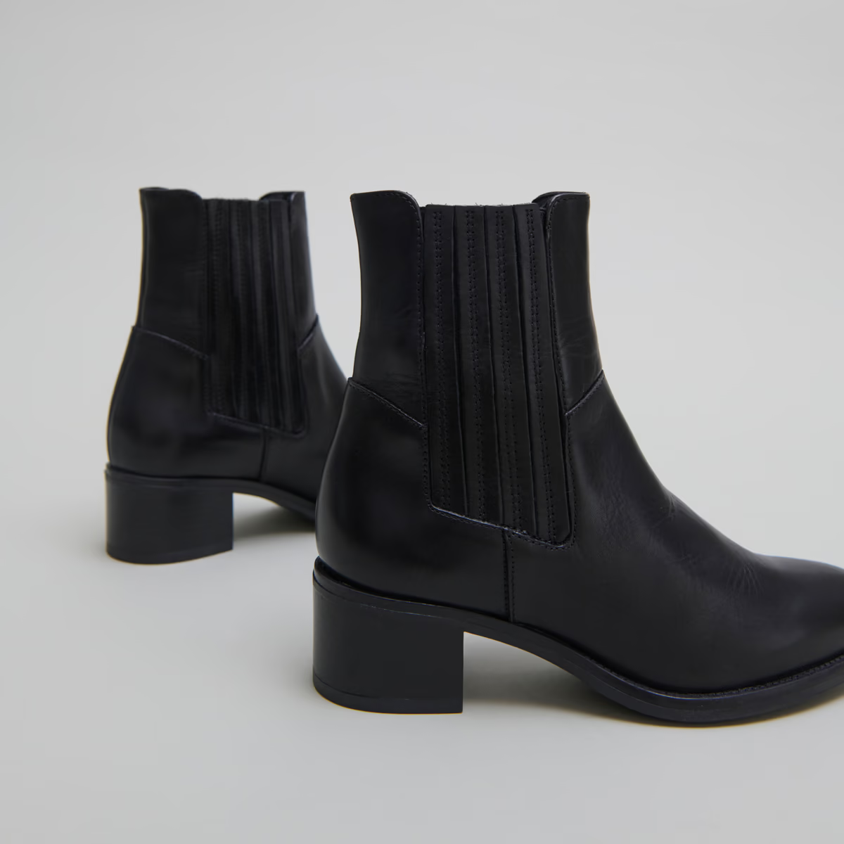 Boots à élastiques et talons carrés
