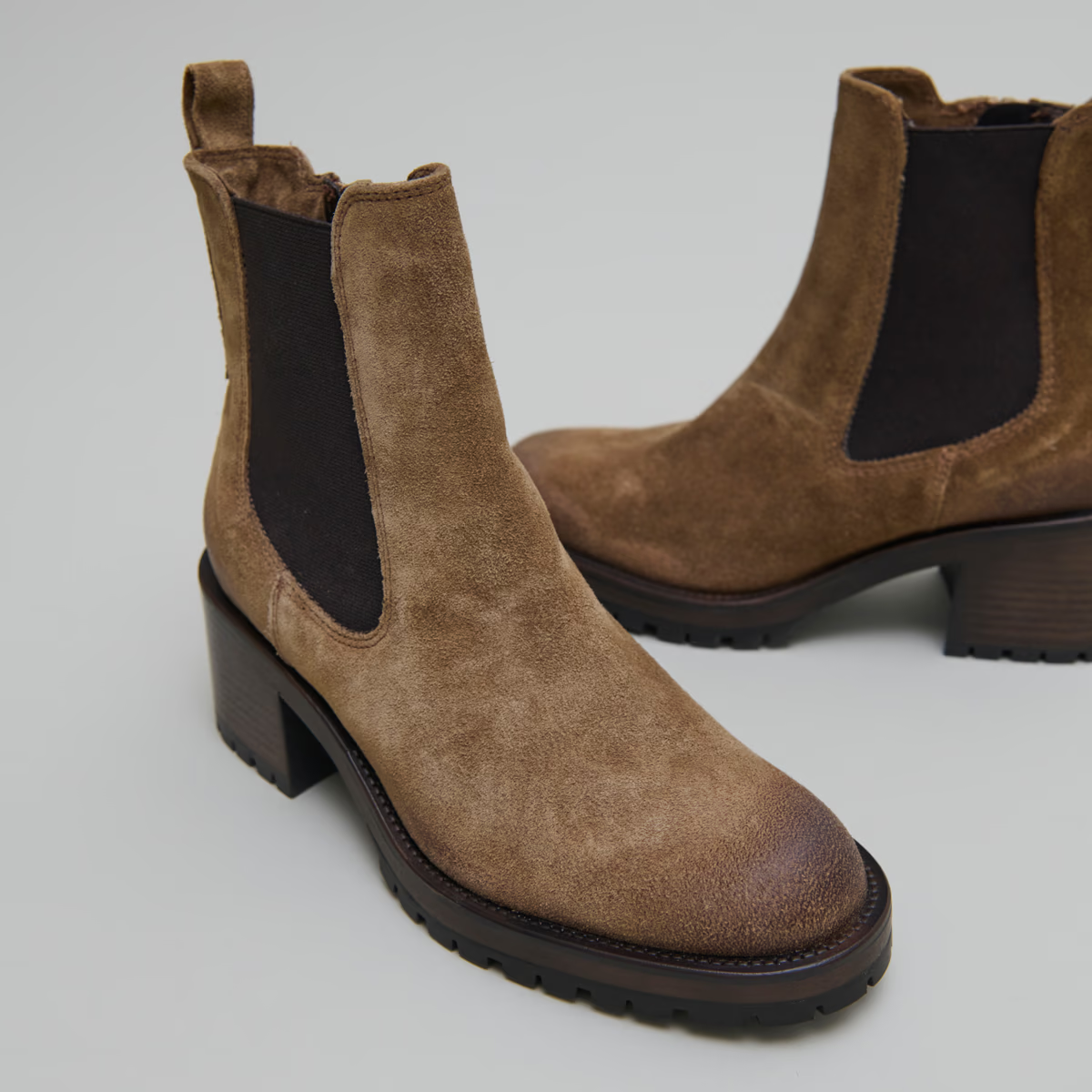 Bottines à semelles crantées