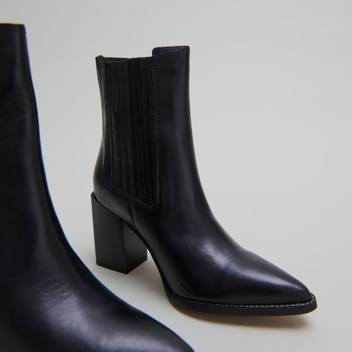 Boots à talons et bouts pointus
