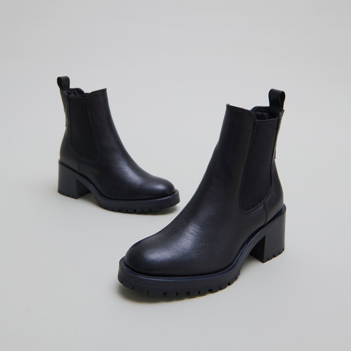 Bottines à semelles crantées