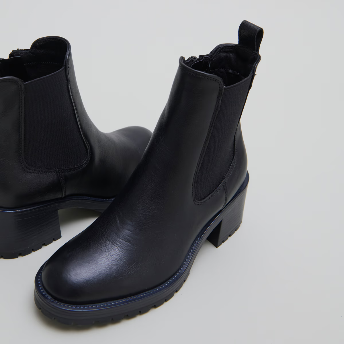 Bottines à semelles crantées