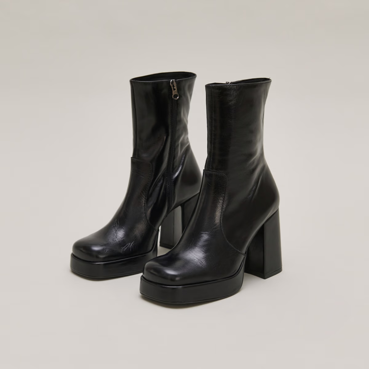 Bottines à talons et bouts carrés