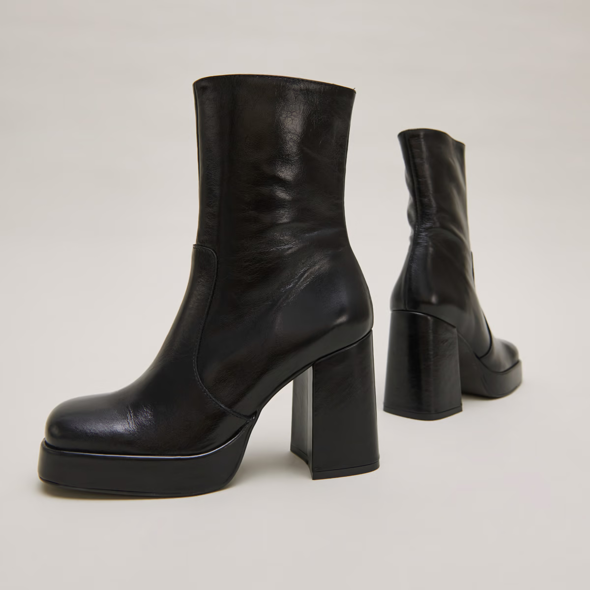 Bottines à talons et bouts carrés