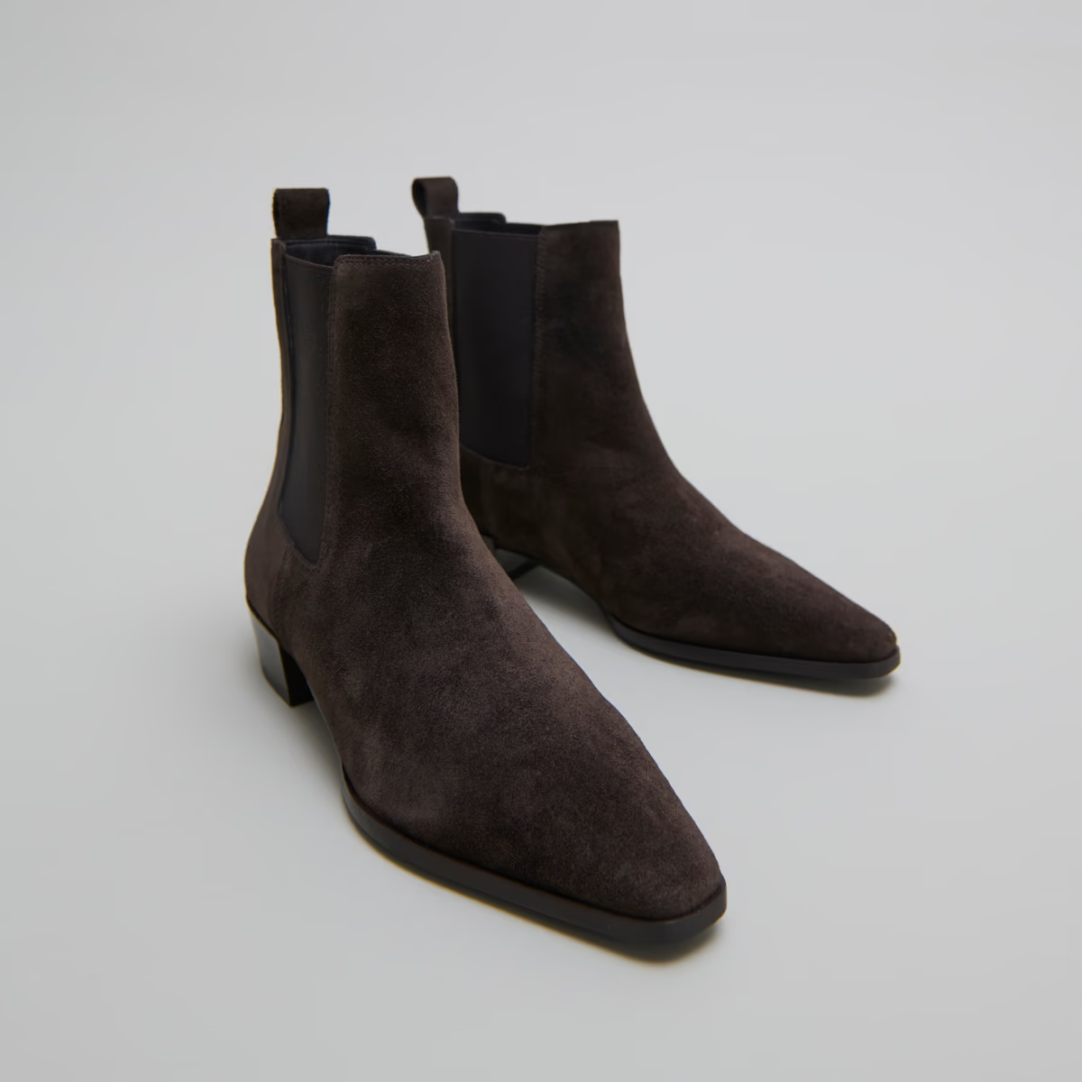 Boots à légers talons biseautés et bouts pointus