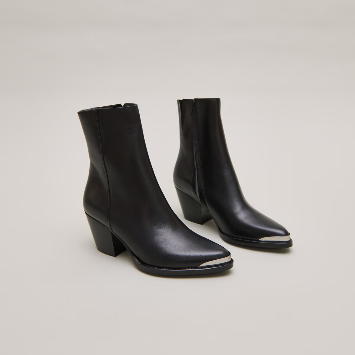 Boots à bouts argentés