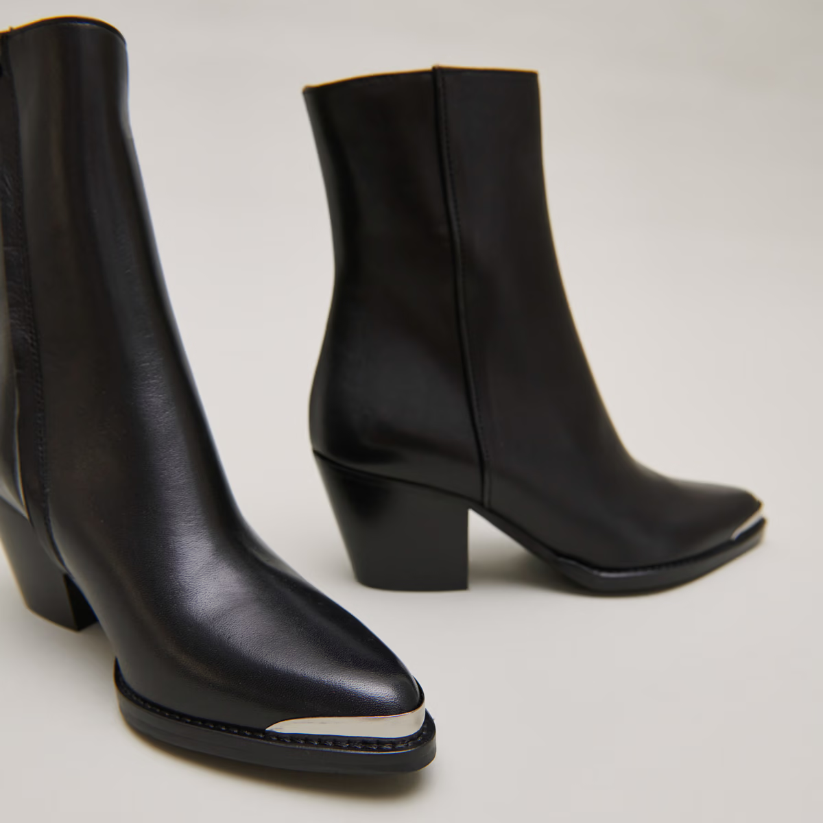Boots à bouts argentés