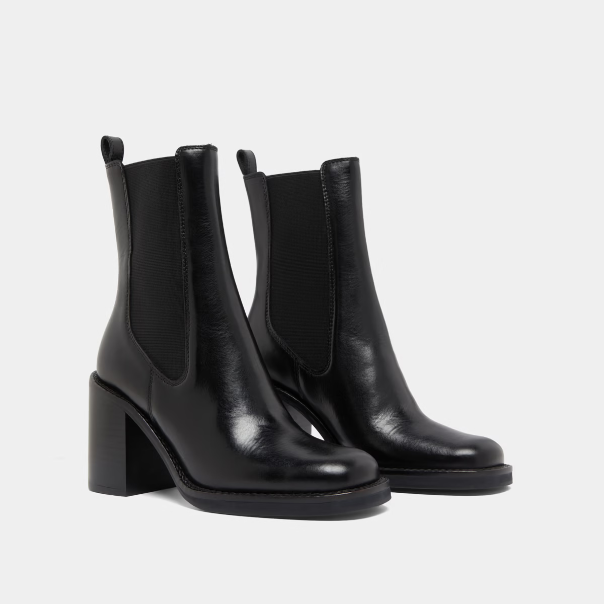 Bottines à talons débordants