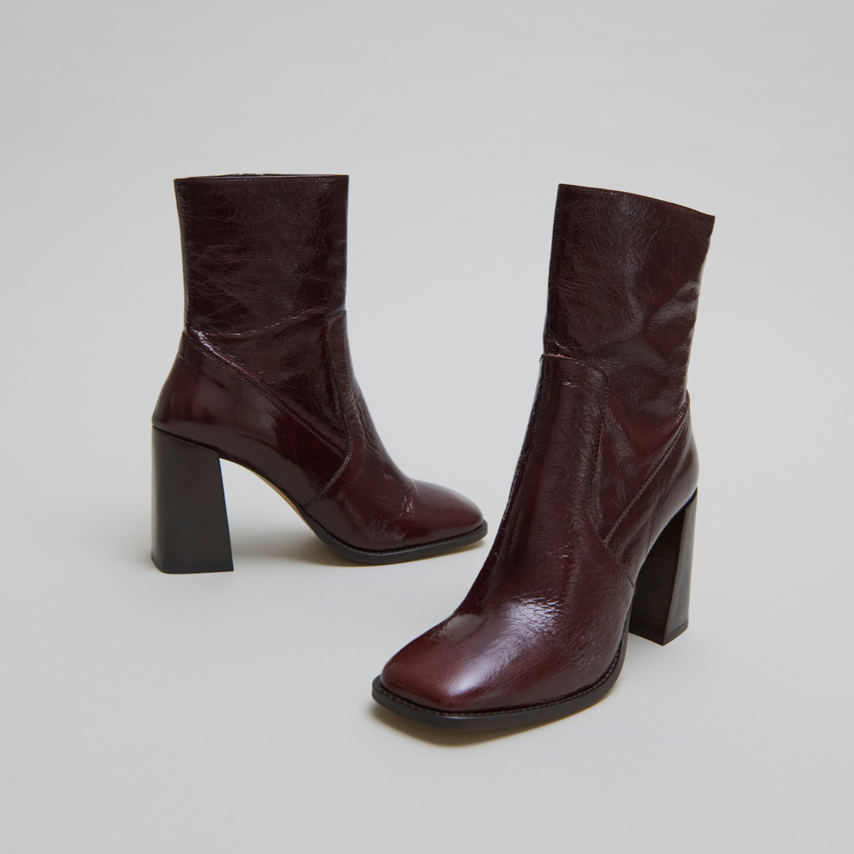 Bottines à talons et bouts carrés