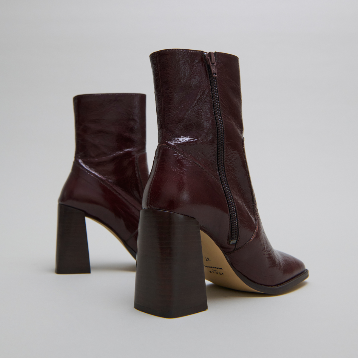Bottines à talons et bouts carrés