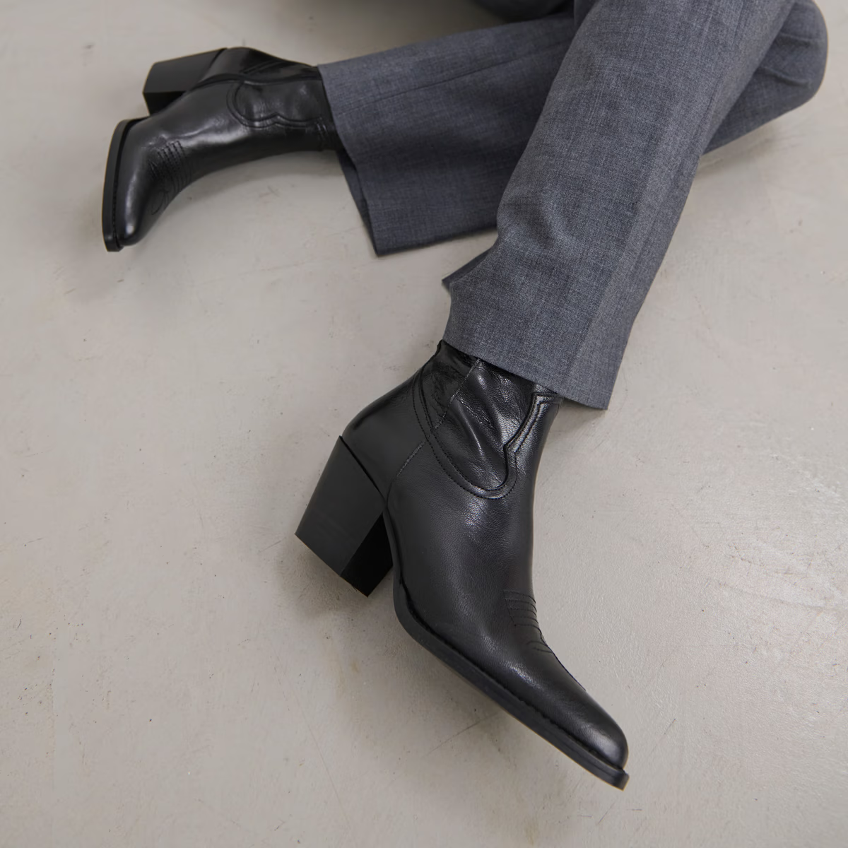 Boots à talons et surpiqures apparentes