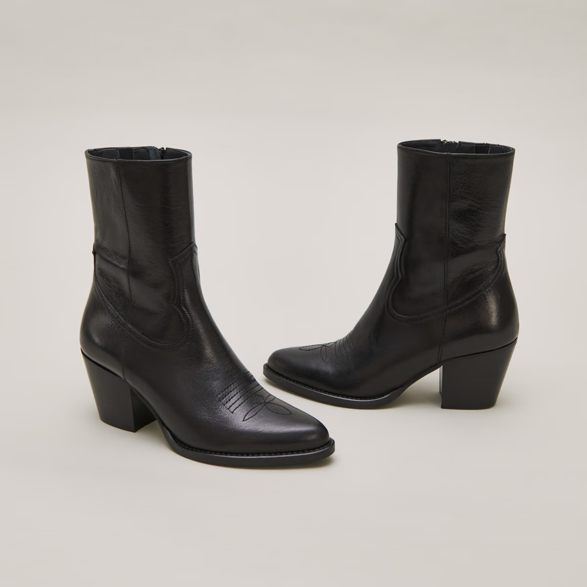 Boots à talons et surpiqures apparentes