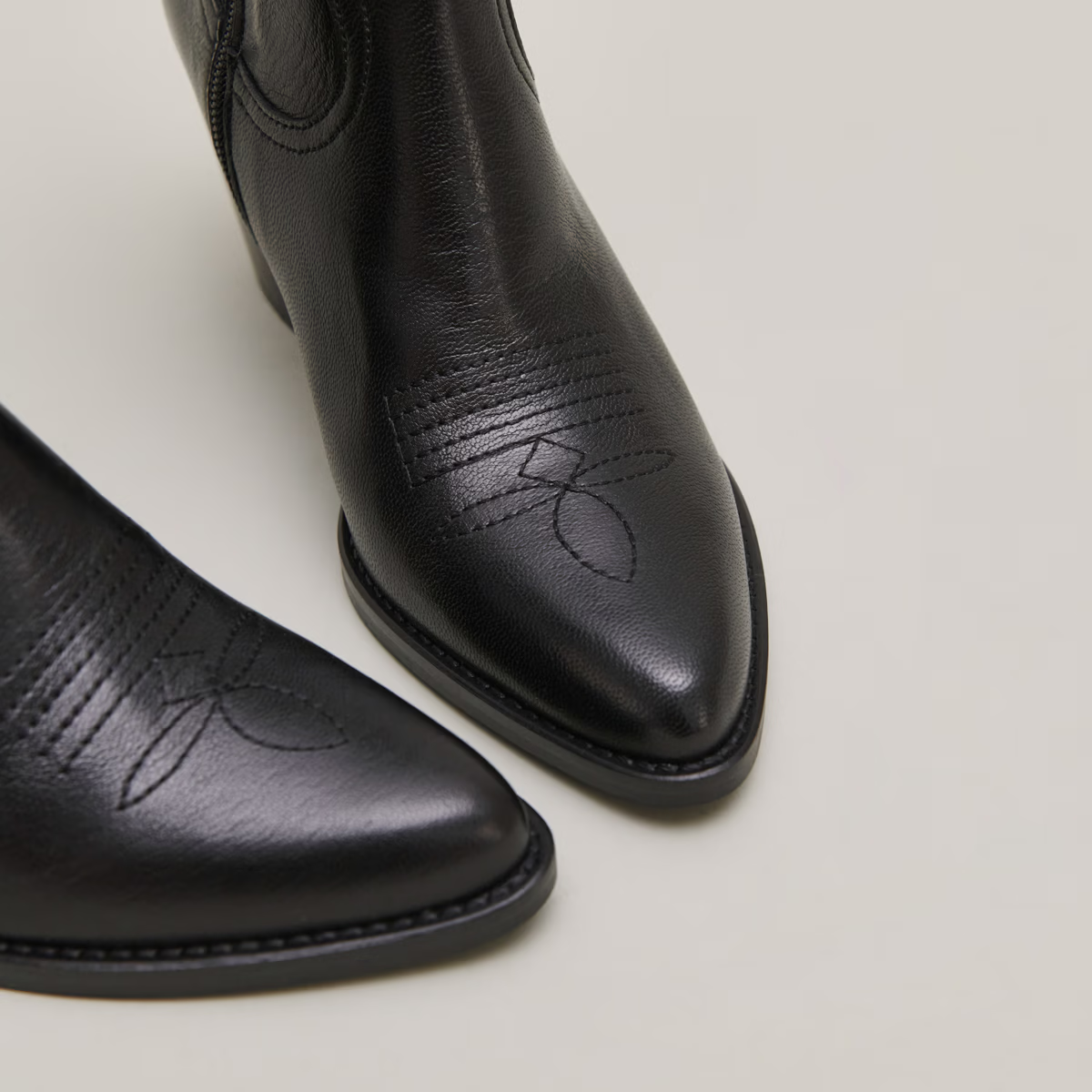 Boots à talons et surpiqures apparentes