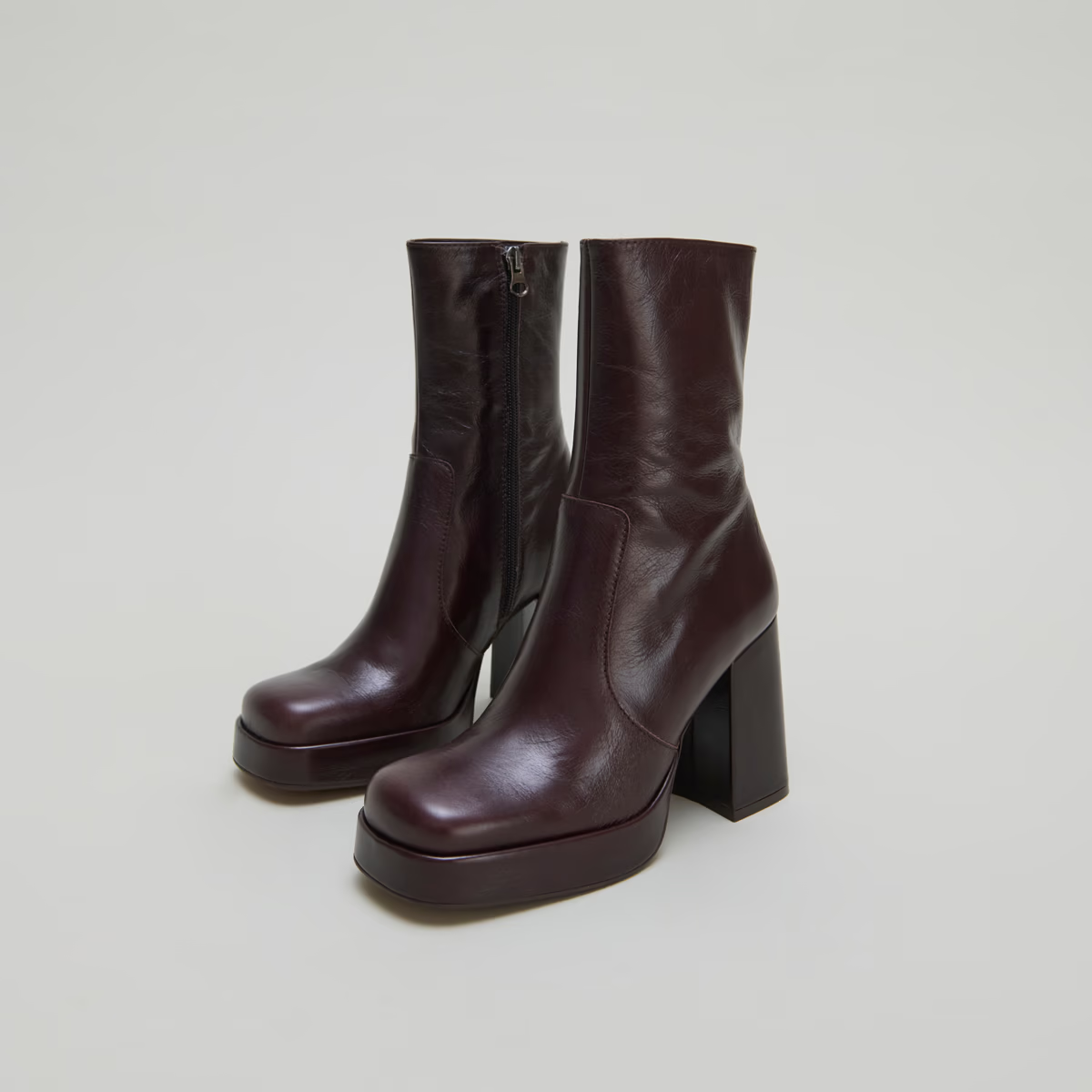 Bottines à talons et à bouts carrés