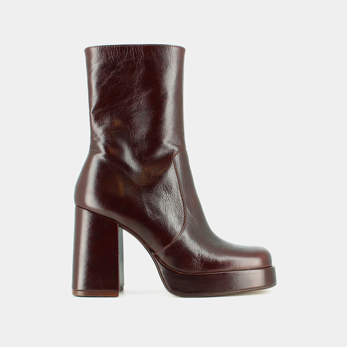 Bottines à talons et à bouts carrés