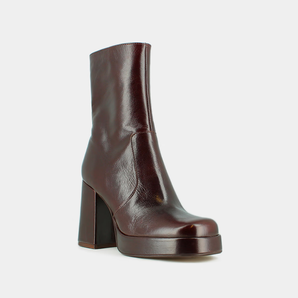Bottines à talons et à bouts carrés