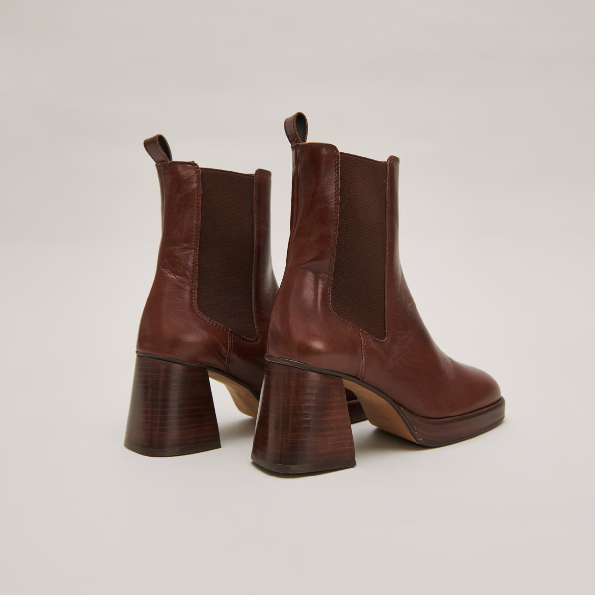 Bottines à bouts carrés et élastiques